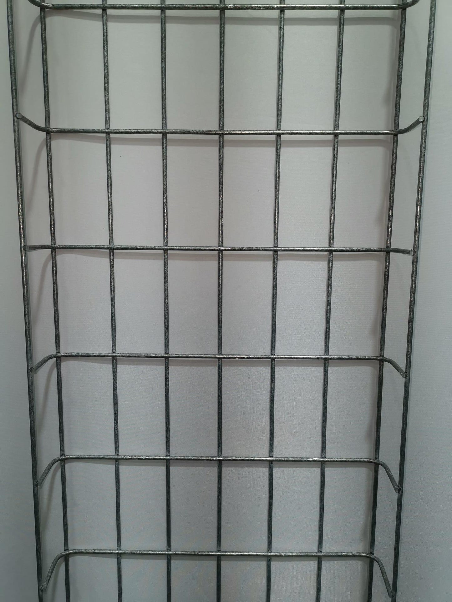 Trellis length 29 cm, depth 5 cm, mesh size 5 x 10 cm