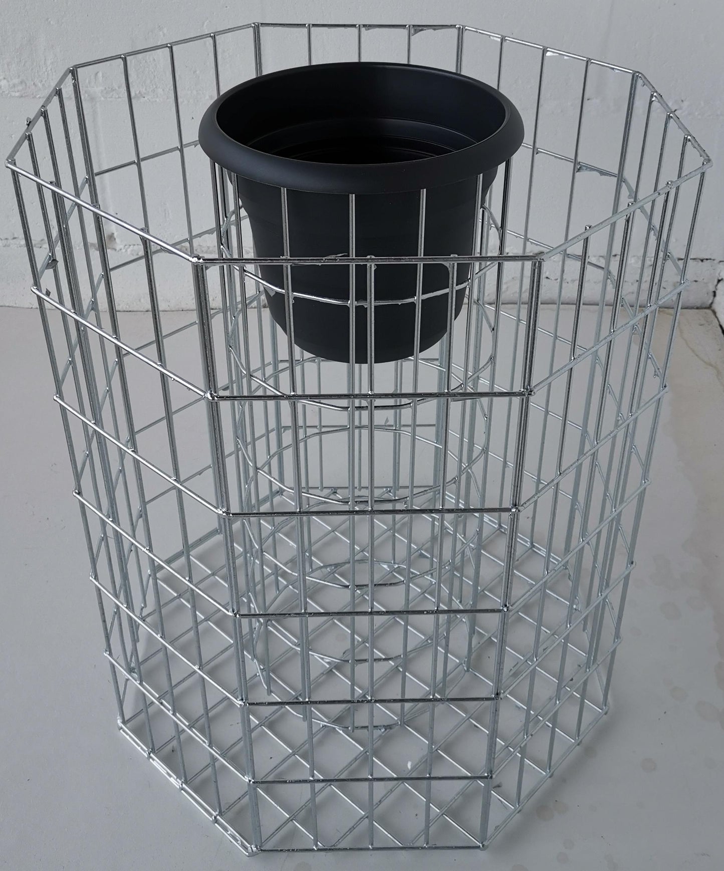 Colonna floreale ottagonale, altezza 62 cm, MW 5 x 10 cm, zincata a caldo, vaso incluso