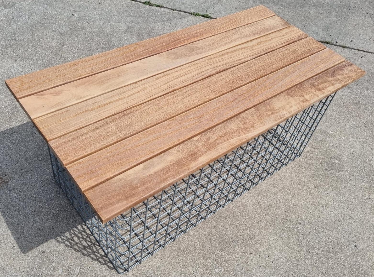 Havebænk Cumaru 102 x 45 x 52 cm, MW 5 x 5 cm, varmgalvaniseret