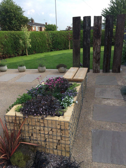 Højbed firkantet 130 cm x 50 cm x 80 cm (L x H x D), maskestørrelse 5 x 10 cm, vægtykkelse 10 cm