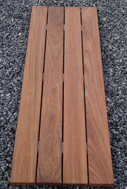 Banc en gabion en bois de Cumaru, 115 cm de longueur x 50 cm de hauteur x 42 cm de profondeur, galvanisé à chaud, MW 5 x 10 cm